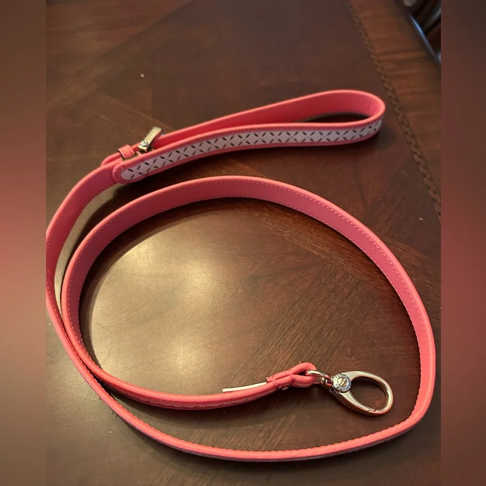 Henri Bendel Perforated Pink Coral Dog Leash in Mint Condition! NWOT